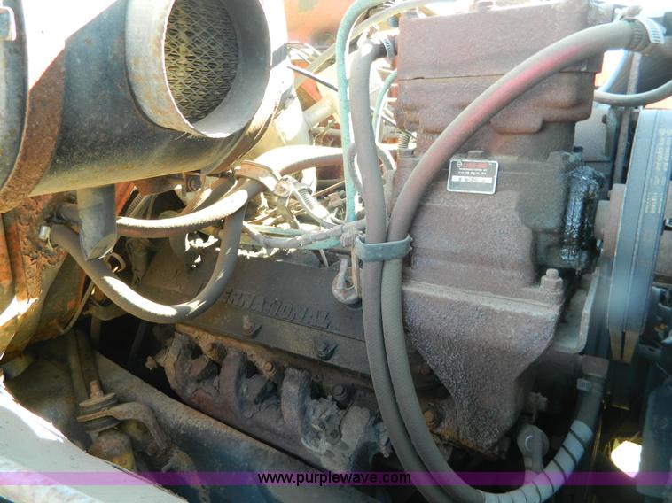 image for item B3989 1986 International S1700 dump truck