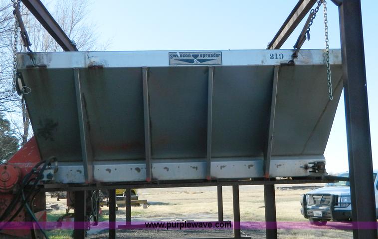 image for item B3989 1986 International S1700 dump truck