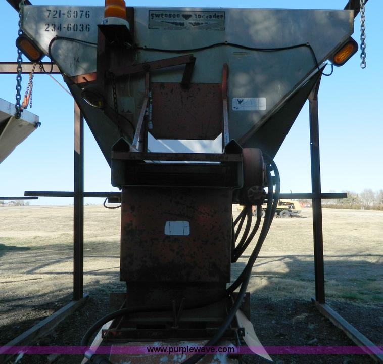 image for item B3989 1986 International S1700 dump truck