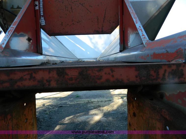 image for item B3989 1986 International S1700 dump truck
