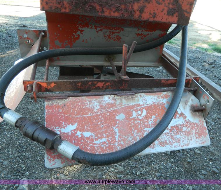 image for item B3989 1986 International S1700 dump truck