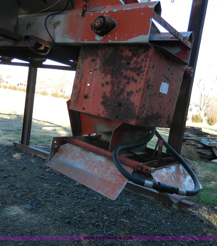 image for item B3989 1986 International S1700 dump truck