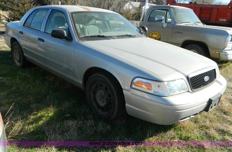 image for item B3992 2006 Ford Crown Victoria Police Interceptor