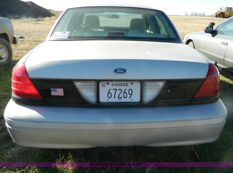 image for item B3992 2006 Ford Crown Victoria Police Interceptor