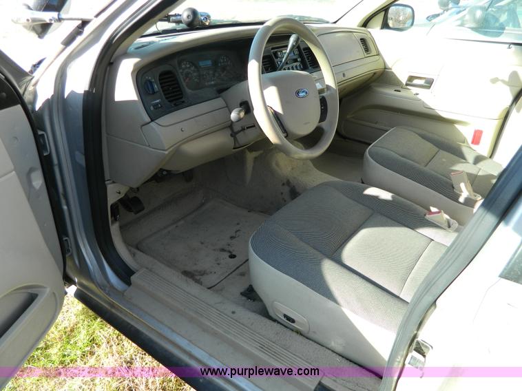 image for item B3992 2006 Ford Crown Victoria Police Interceptor