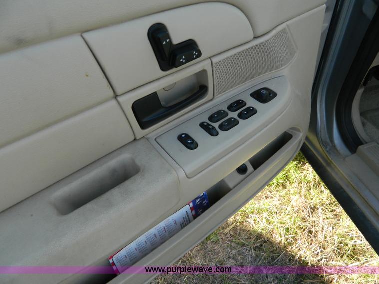 image for item B3992 2006 Ford Crown Victoria Police Interceptor