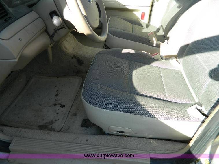 image for item B3992 2006 Ford Crown Victoria Police Interceptor