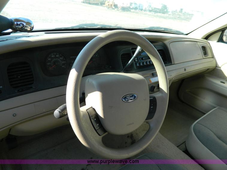 image for item B3992 2006 Ford Crown Victoria Police Interceptor