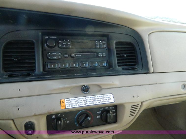 image for item B3992 2006 Ford Crown Victoria Police Interceptor