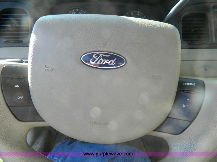 image for item B3992 2006 Ford Crown Victoria Police Interceptor