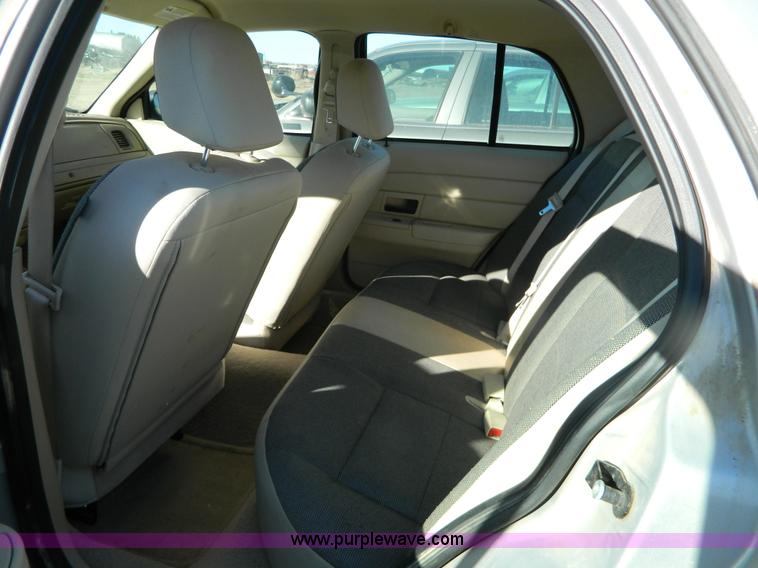 image for item B3992 2006 Ford Crown Victoria Police Interceptor