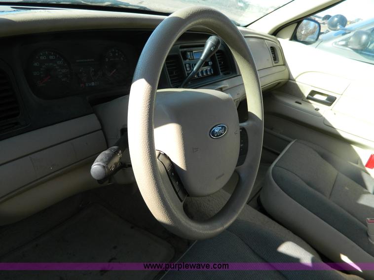image for item B3992 2006 Ford Crown Victoria Police Interceptor