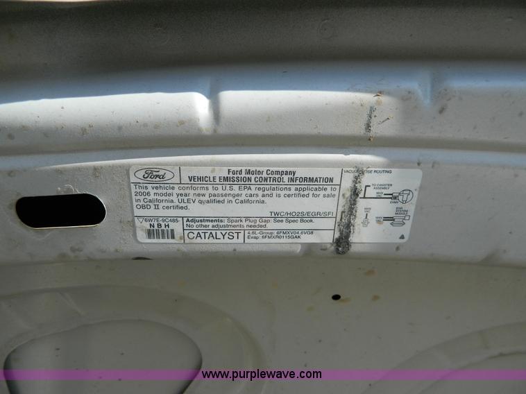 image for item B3992 2006 Ford Crown Victoria Police Interceptor