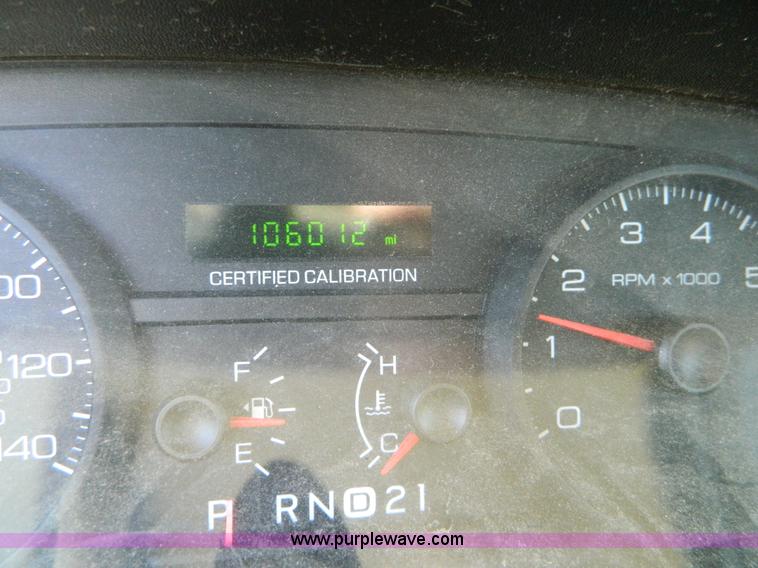 image for item B3992 2006 Ford Crown Victoria Police Interceptor