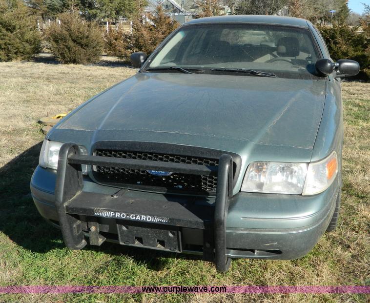 image for item B3994 2005 Ford Crown Victoria Police Interceptor