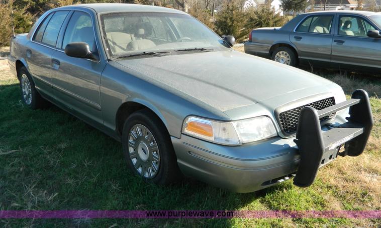 image for item B3994 2005 Ford Crown Victoria Police Interceptor