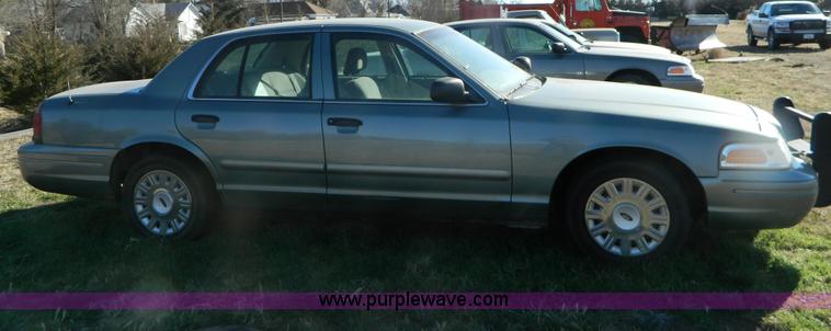 image for item B3994 2005 Ford Crown Victoria Police Interceptor