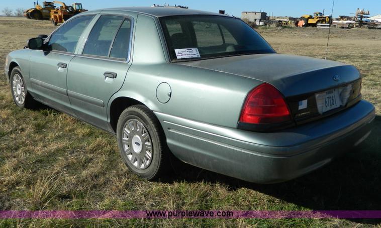 image for item B3994 2005 Ford Crown Victoria Police Interceptor