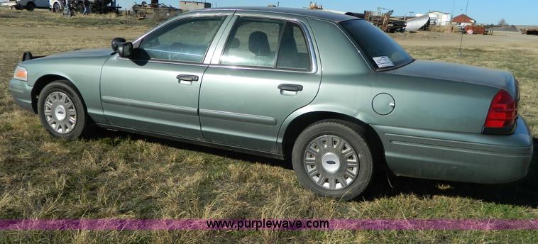 image for item B3994 2005 Ford Crown Victoria Police Interceptor