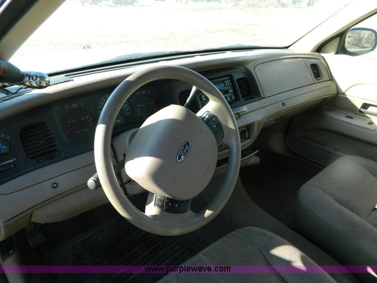 image for item B3994 2005 Ford Crown Victoria Police Interceptor