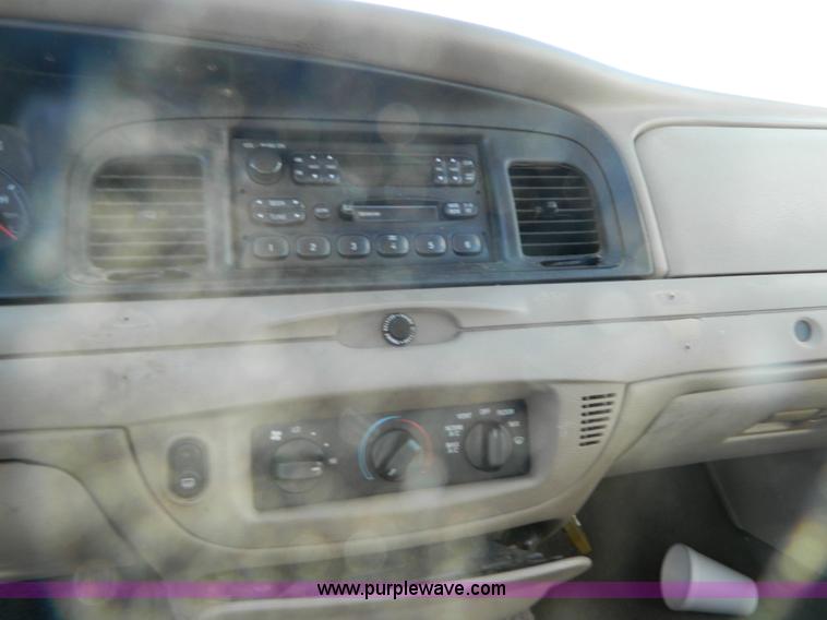 image for item B3994 2005 Ford Crown Victoria Police Interceptor