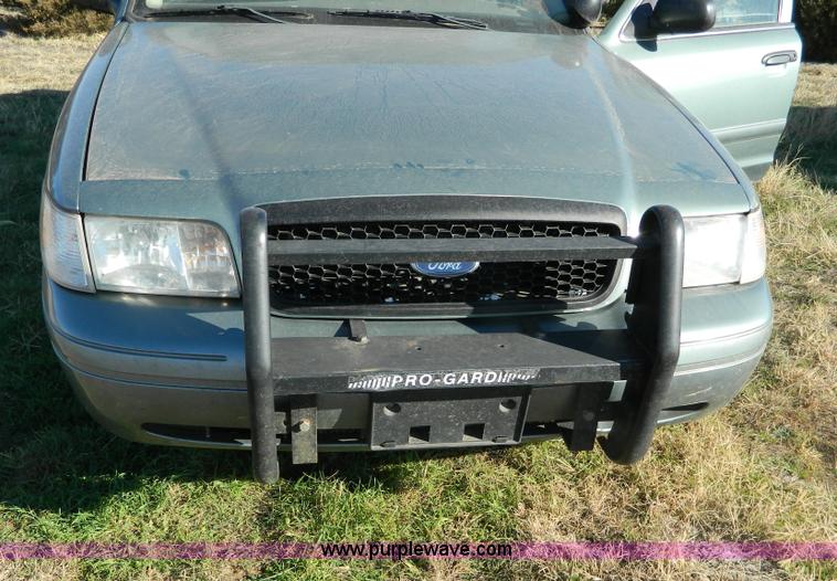 image for item B3994 2005 Ford Crown Victoria Police Interceptor