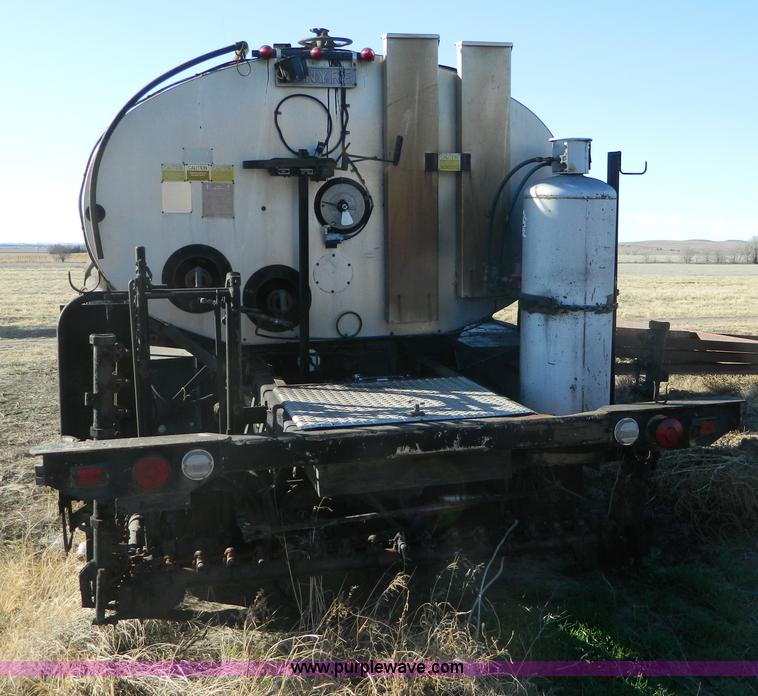 image for item B3996 1983 White Xpeditor 2 oiler truck