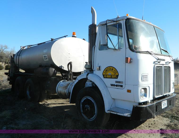 image for item B3996 1983 White Xpeditor 2 oiler truck