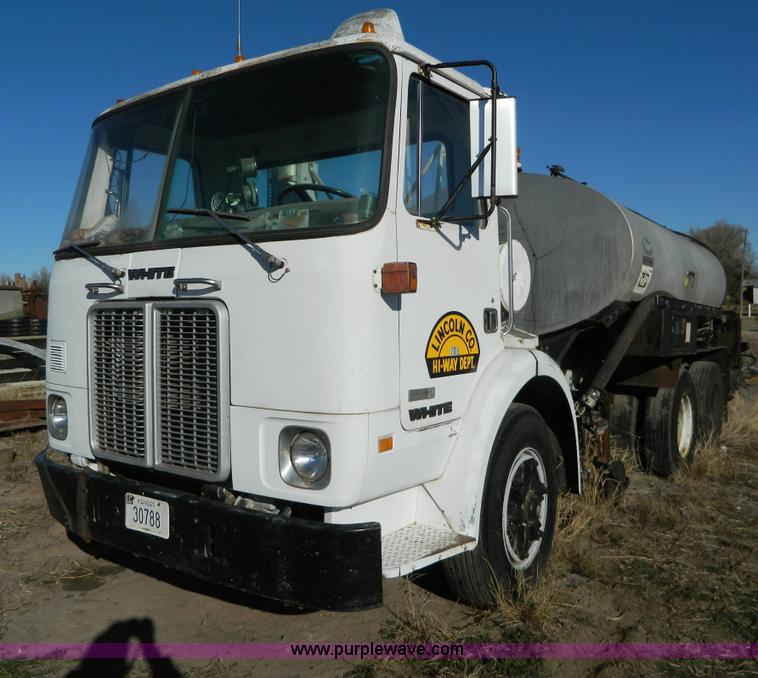 image for item B3996 1983 White Xpeditor 2 oiler truck