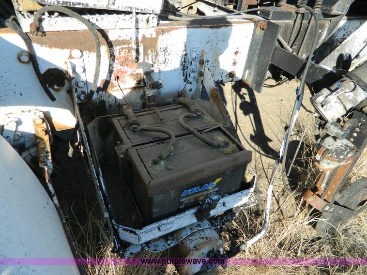 image for item B3996 1983 White Xpeditor 2 oiler truck