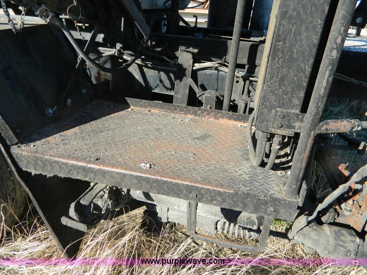 image for item B3996 1983 White Xpeditor 2 oiler truck