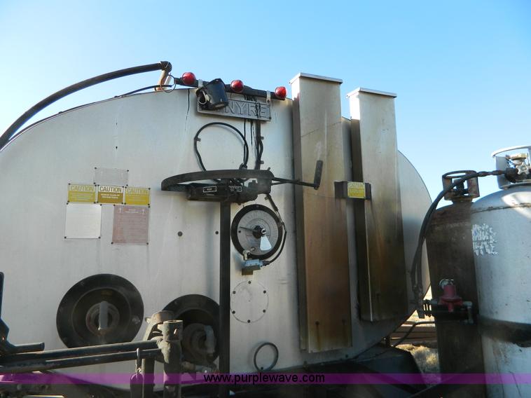 image for item B3996 1983 White Xpeditor 2 oiler truck