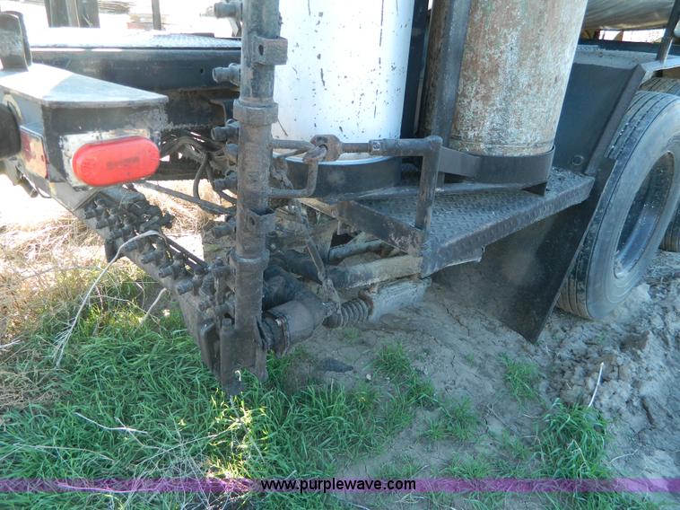 image for item B3996 1983 White Xpeditor 2 oiler truck