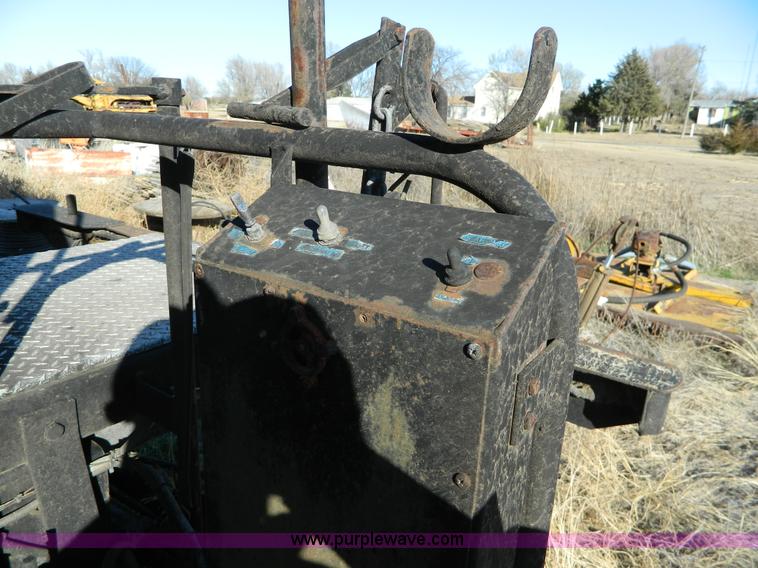 image for item B3996 1983 White Xpeditor 2 oiler truck