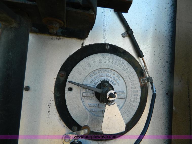 image for item B3996 1983 White Xpeditor 2 oiler truck