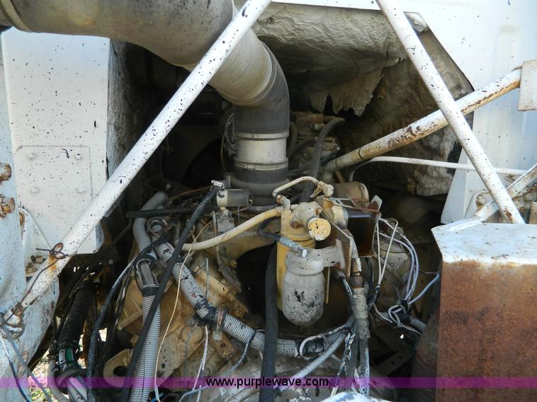 image for item B3996 1983 White Xpeditor 2 oiler truck