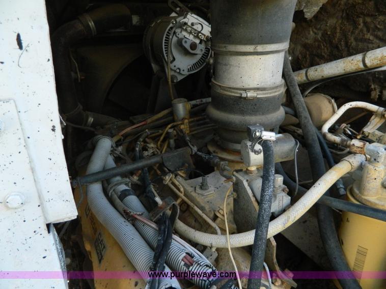 image for item B3996 1983 White Xpeditor 2 oiler truck