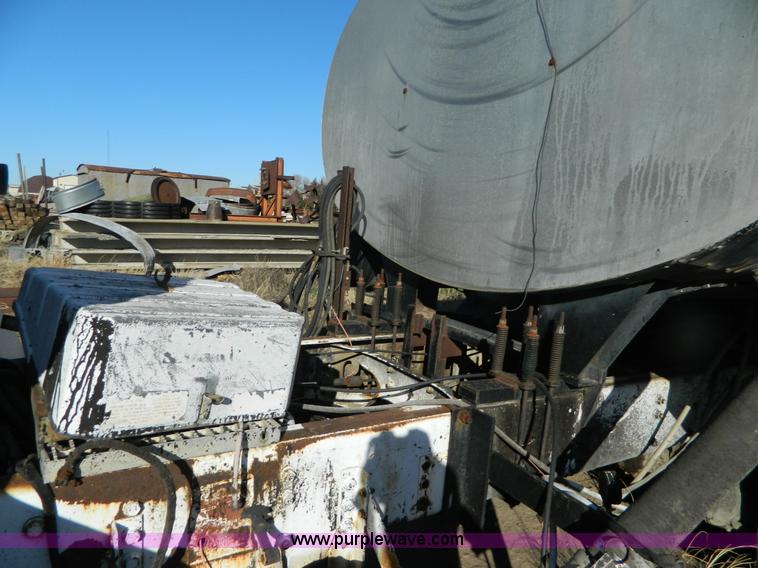 image for item B3996 1983 White Xpeditor 2 oiler truck