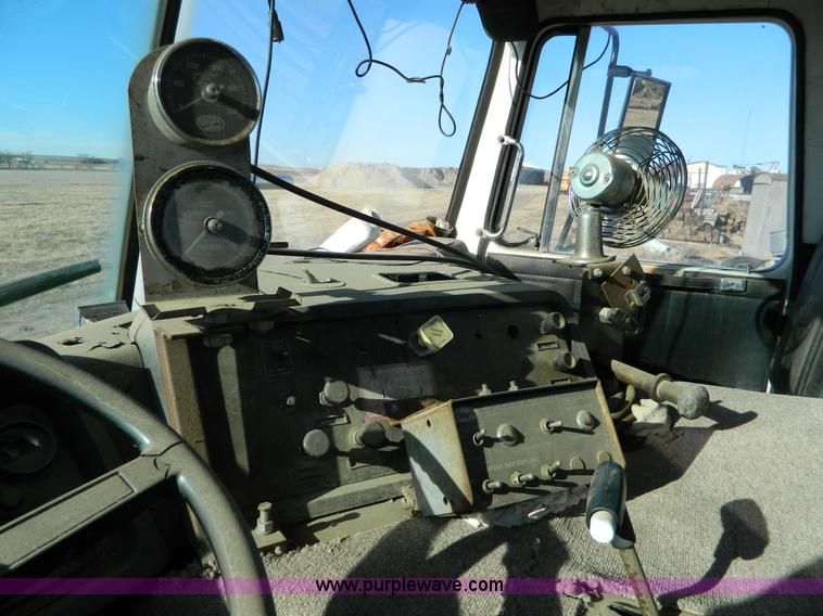 image for item B3996 1983 White Xpeditor 2 oiler truck