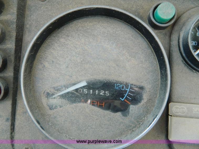 image for item B3996 1983 White Xpeditor 2 oiler truck