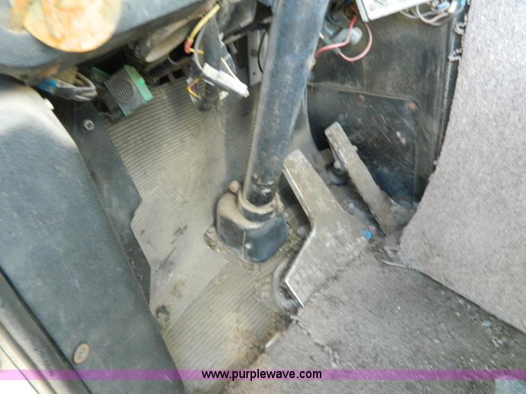 image for item B3996 1983 White Xpeditor 2 oiler truck