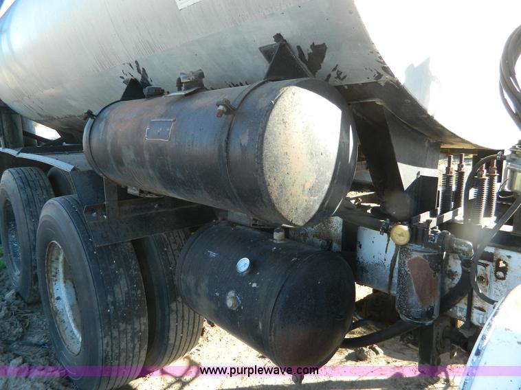 image for item B3996 1983 White Xpeditor 2 oiler truck