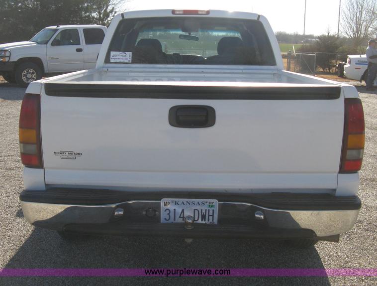 image for item B8471 2001 Chevrolet Silverado 1500 LS Extended Cab pickup truck