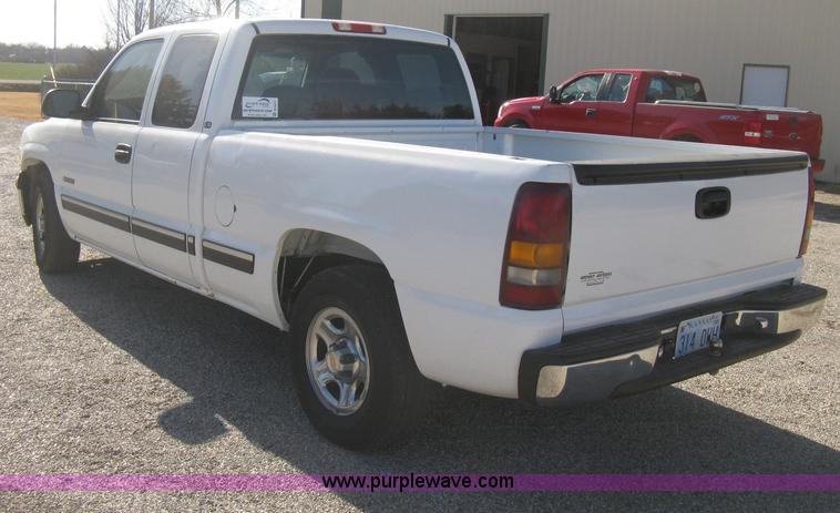 image for item B8471 2001 Chevrolet Silverado 1500 LS Extended Cab pickup truck