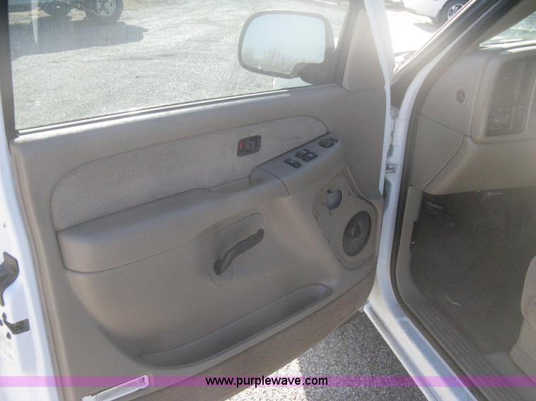 image for item B8471 2001 Chevrolet Silverado 1500 LS Extended Cab pickup truck