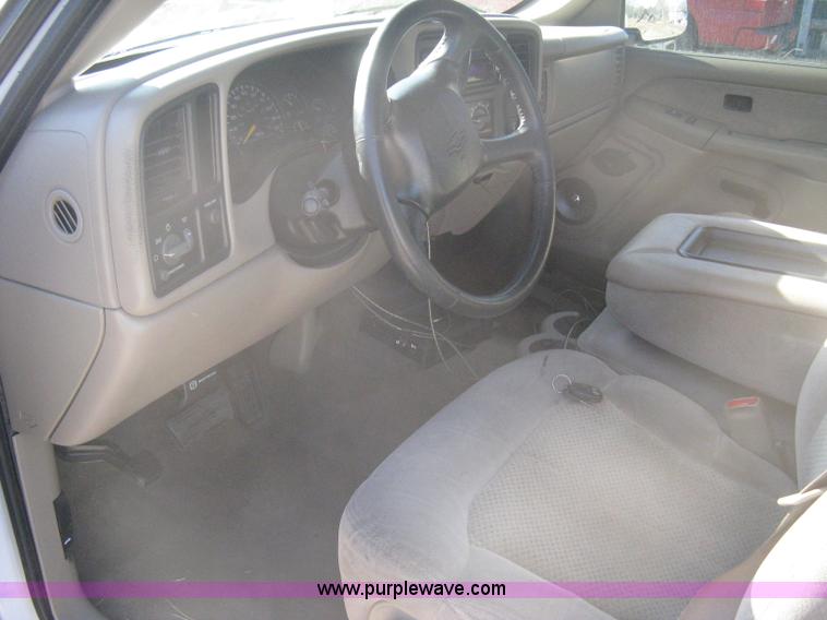 image for item B8471 2001 Chevrolet Silverado 1500 LS Extended Cab pickup truck