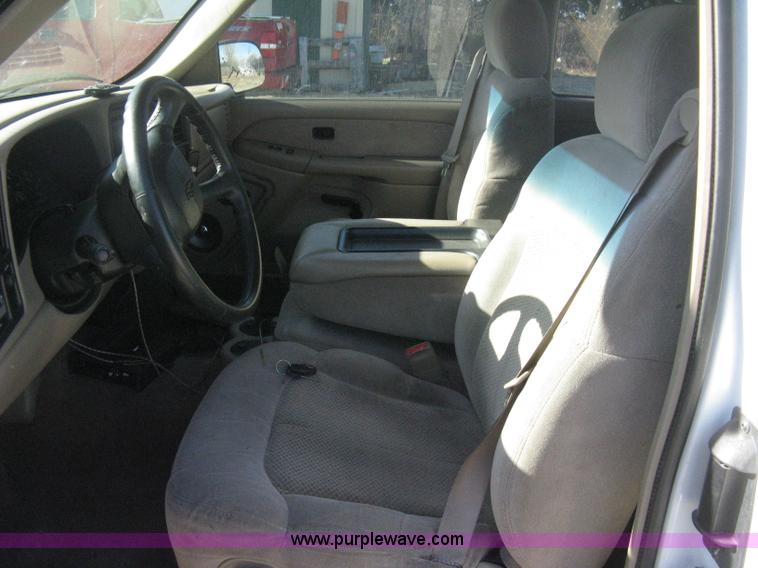 image for item B8471 2001 Chevrolet Silverado 1500 LS Extended Cab pickup truck