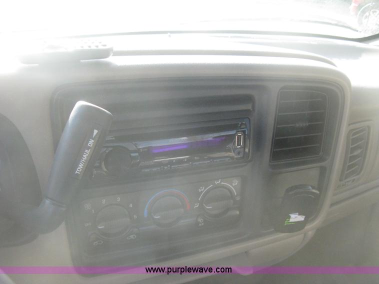 image for item B8471 2001 Chevrolet Silverado 1500 LS Extended Cab pickup truck