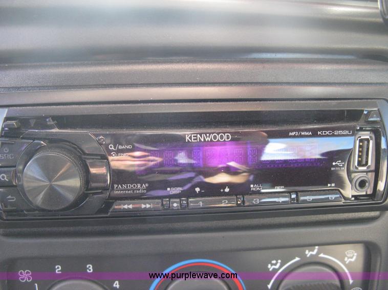 image for item B8471 2001 Chevrolet Silverado 1500 LS Extended Cab pickup truck