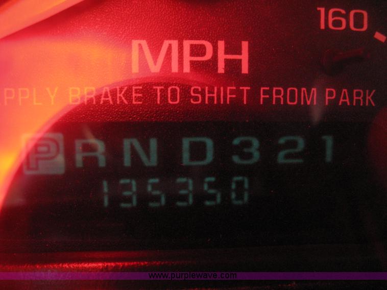 image for item B8471 2001 Chevrolet Silverado 1500 LS Extended Cab pickup truck